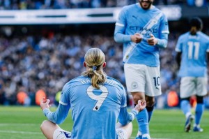 曼城2-1阿森纳，补赛赢球就可登顶，英超争冠彻底反转谁最关键